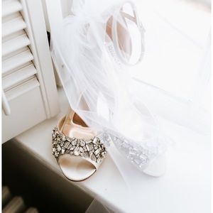 Badgley Mischka “Barbara” Ivory Satin shoes